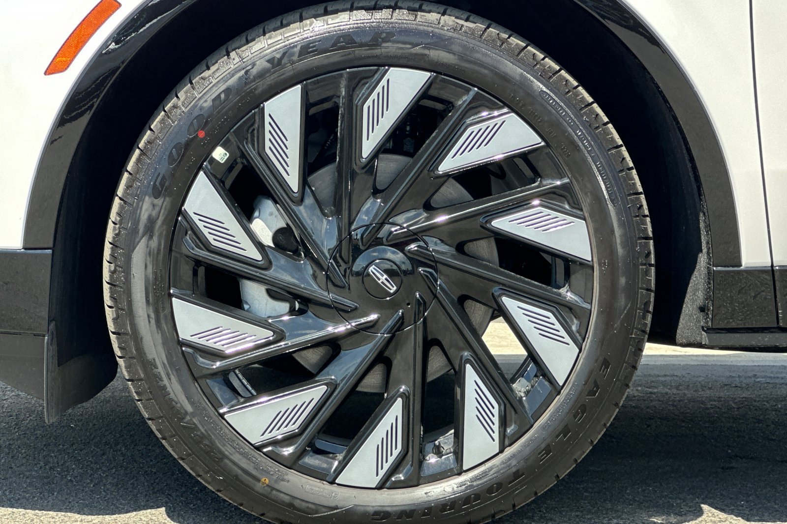 New 2026 Lincoln Nautilus Reserve AWD/4WD image 24
