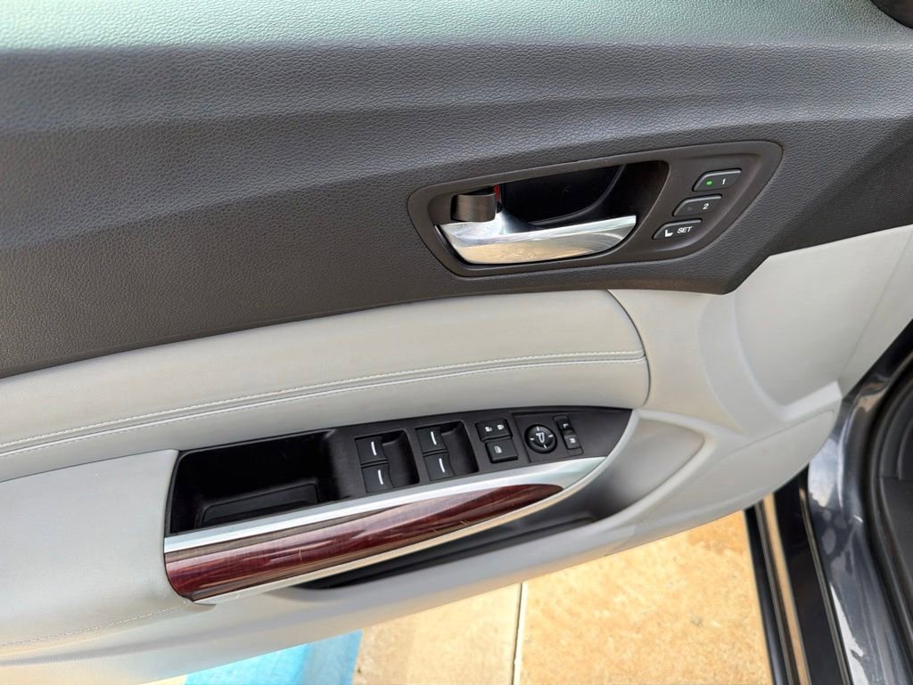 Used 2016 Acura TLX w/ Technology Package FWD image 16