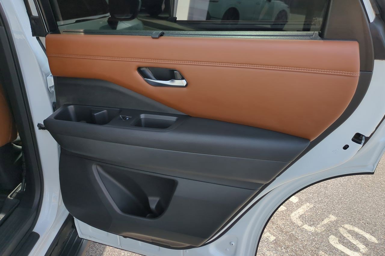 Certified 2025 Nissan Pathfinder Platinum AWD/4WD image 36