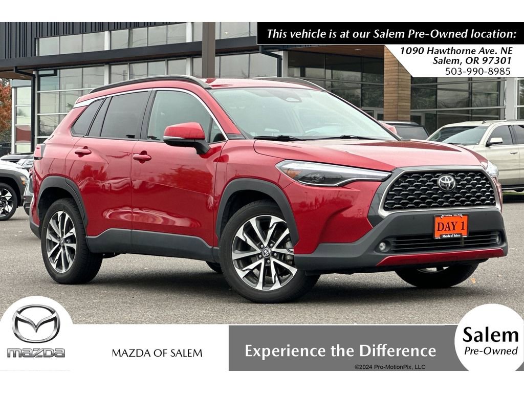 Used 2023 Toyota Corolla Cross XLE image 1