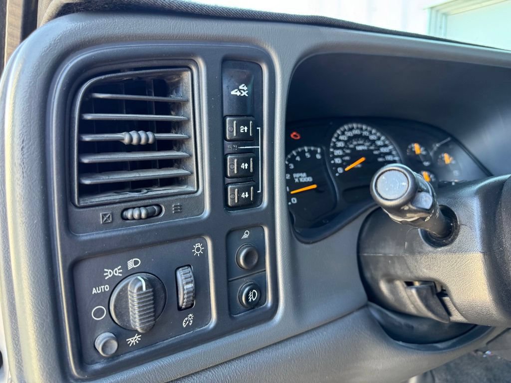 Used 2005 Chevrolet Silverado 2500 LS AWD/4WD image 15