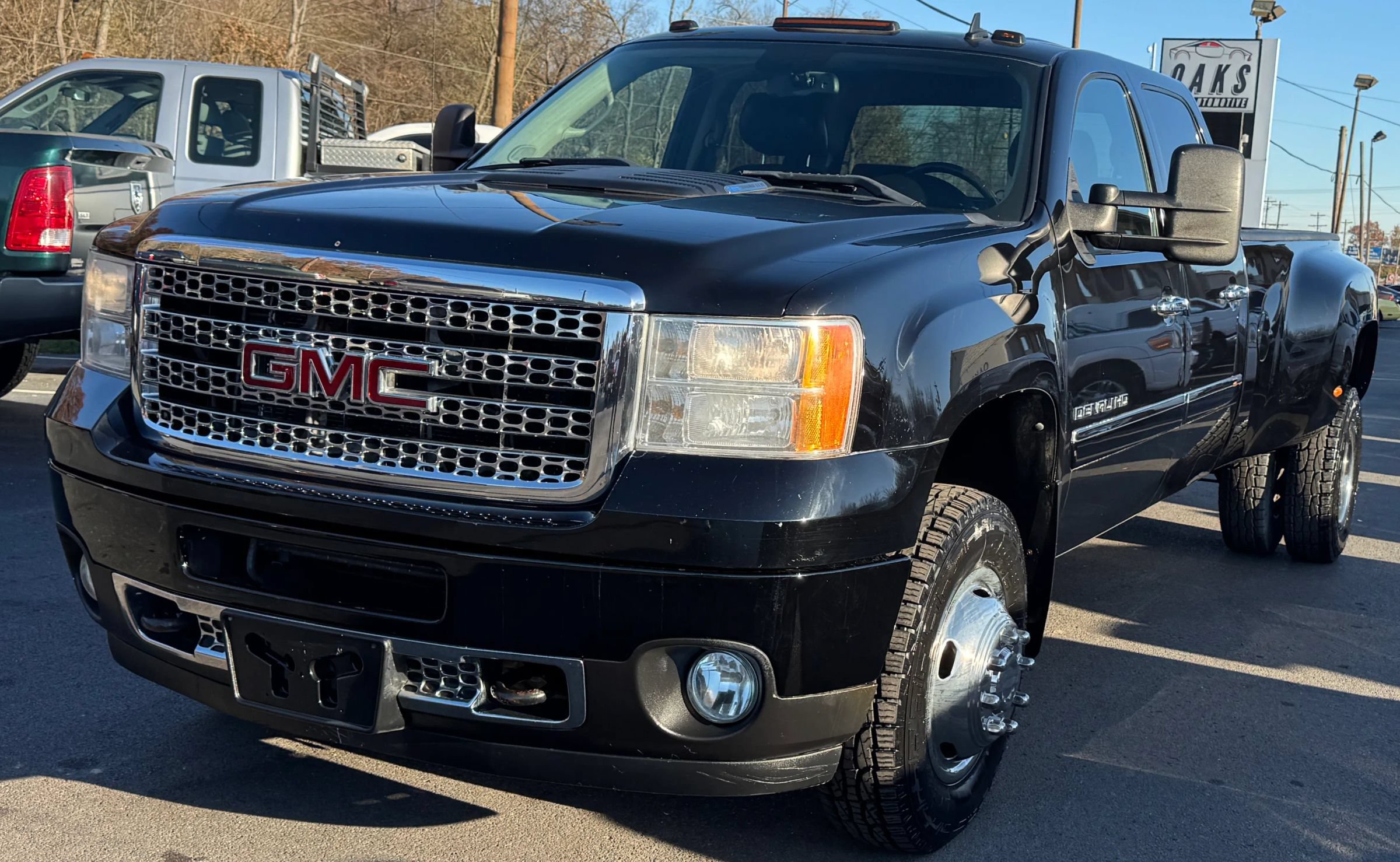 Used 2011 GMC Sierra 3500 Denali AWD/4WD image 2