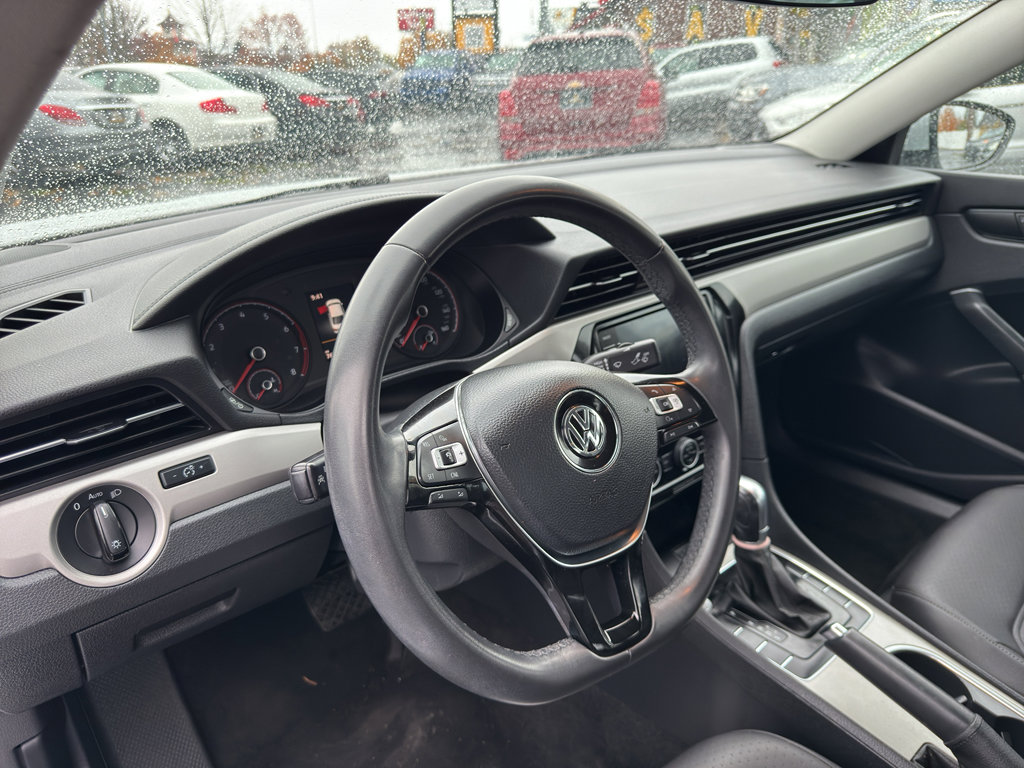 Used 2021 Volkswagen Passat 2.0T SE image 9