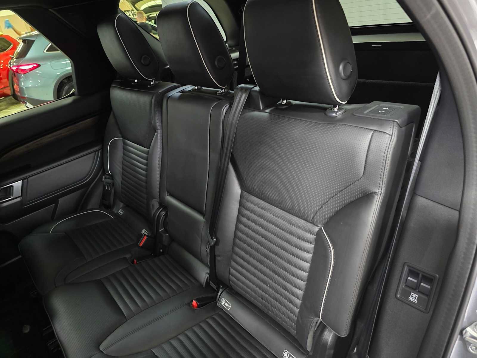 Used 2020 Land Rover Discovery HSE Luxury AWD/4WD image 17