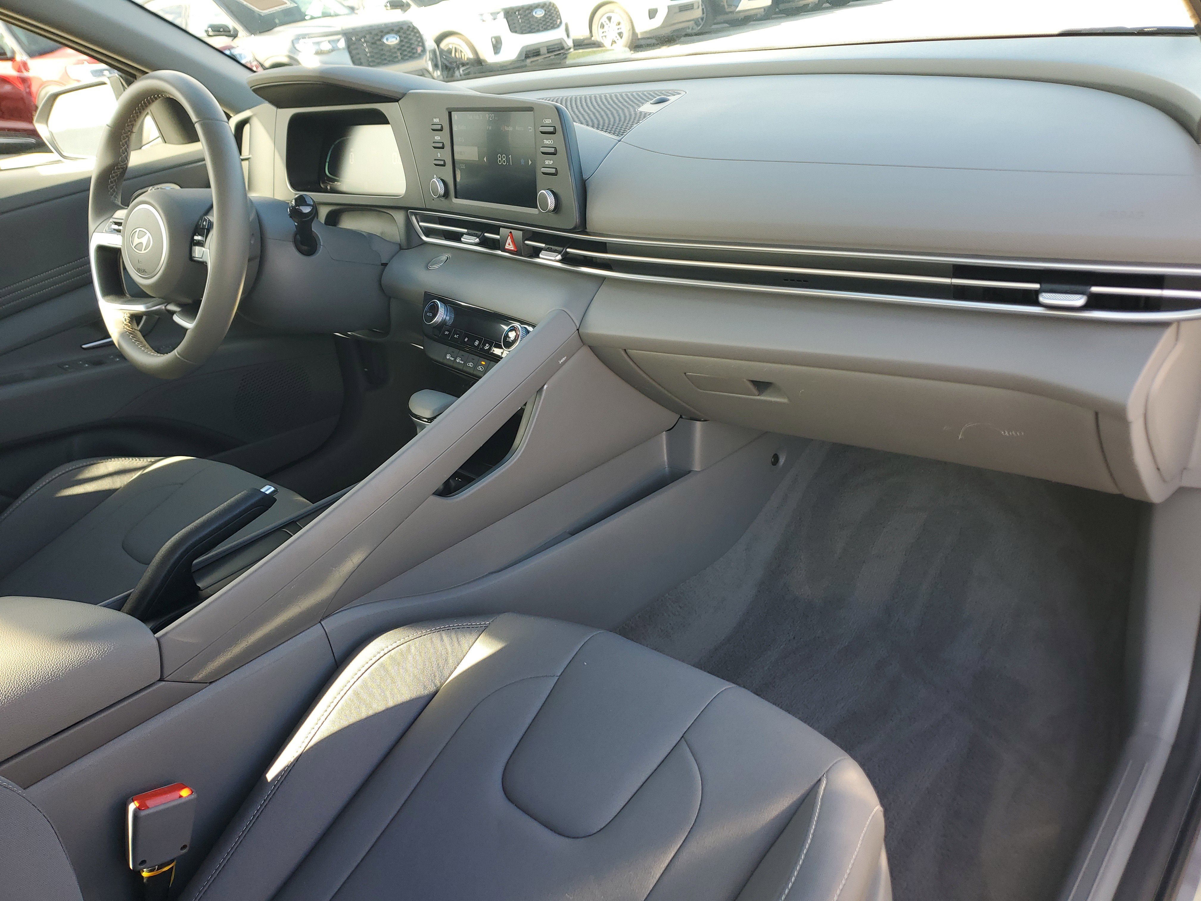 Used 2025 Hyundai Elantra Sport image 16