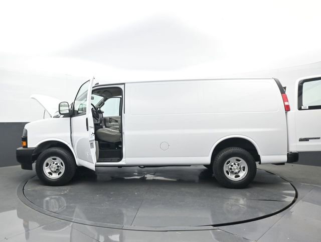 Used 2020 Chevrolet Express 2500 w/ Driver Convenience Package image 28