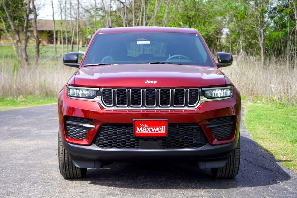 New 2026 Jeep Grand Cherokee Laredo RWD image 4
