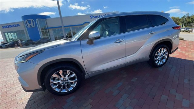Used 2023 Toyota Highlander Limited image 6