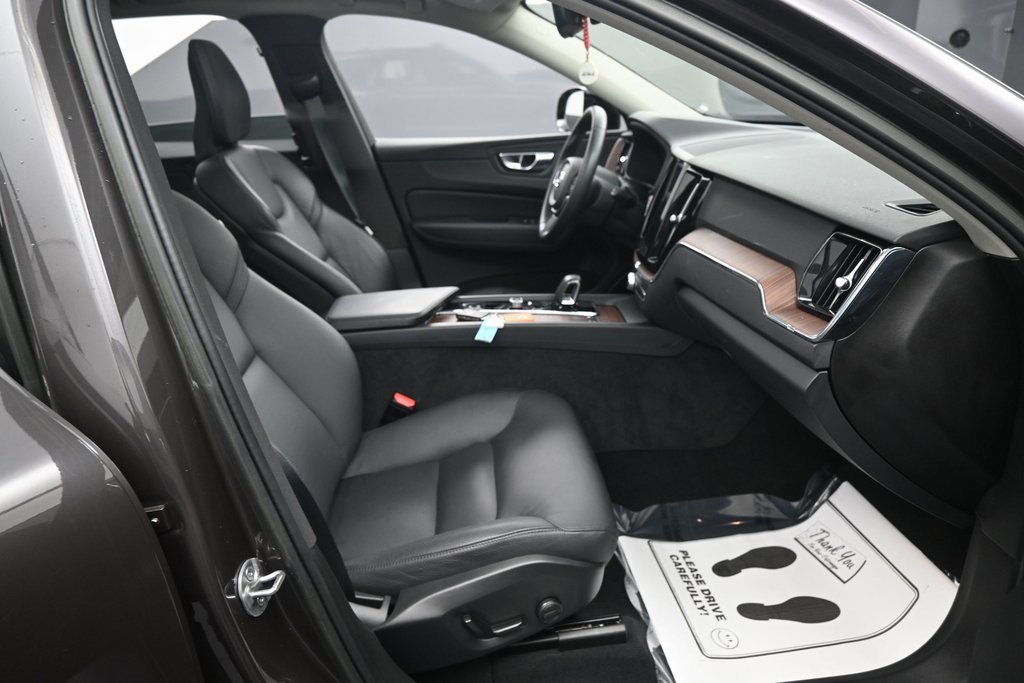 Used 2023 Volvo XC60 B5 Plus image 40