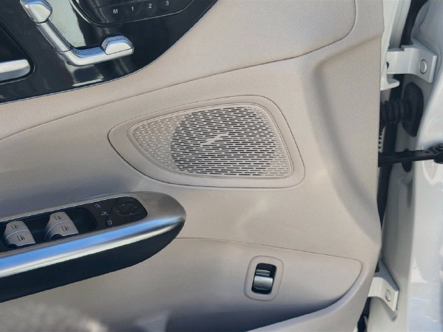 Used 2024 Mercedes-Benz C 300 Sedan image 23
