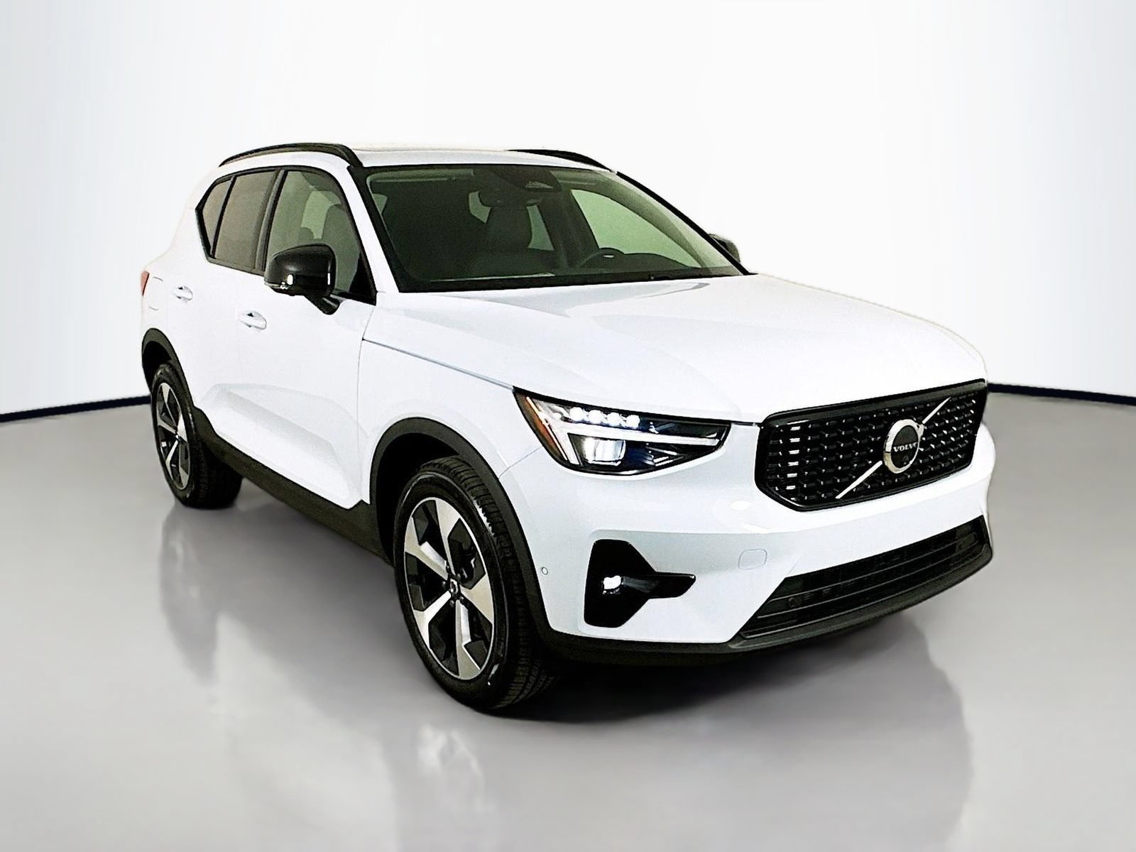 New 2026 Volvo XC40 B5 Plus w/ Protection Package Premier AWD/4WD image 3