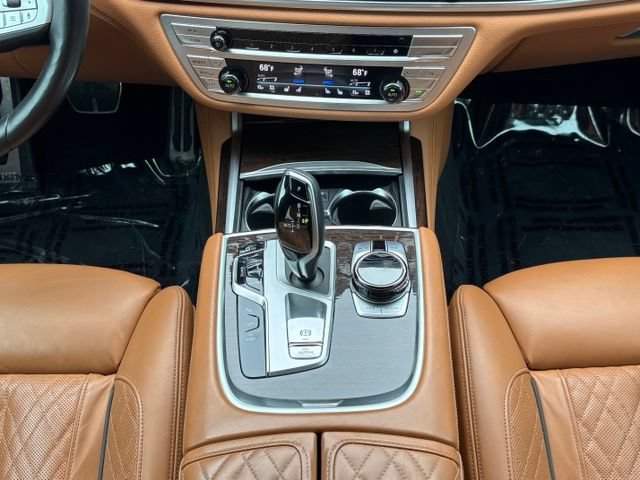 Certified 2022 BMW 750i xDrive w/ Luxury Rear Seating Package AWD/4WD image 26