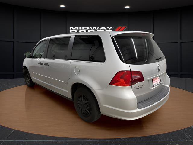 Used 2010 Volkswagen Routan S image 3
