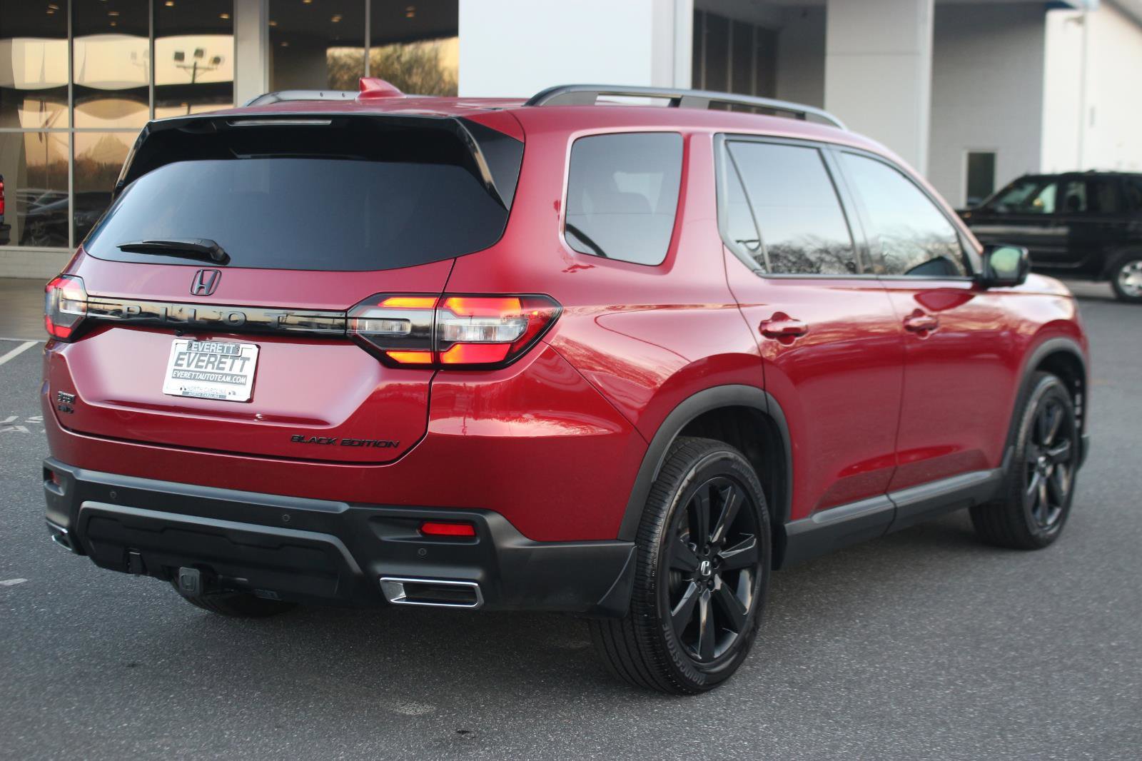 Used 2025 Honda Pilot Black Edition image 7