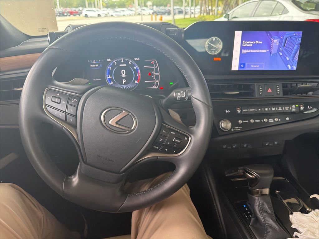 Used 2024 Lexus ES 250 w/ Premium Package AWD/4WD image 2