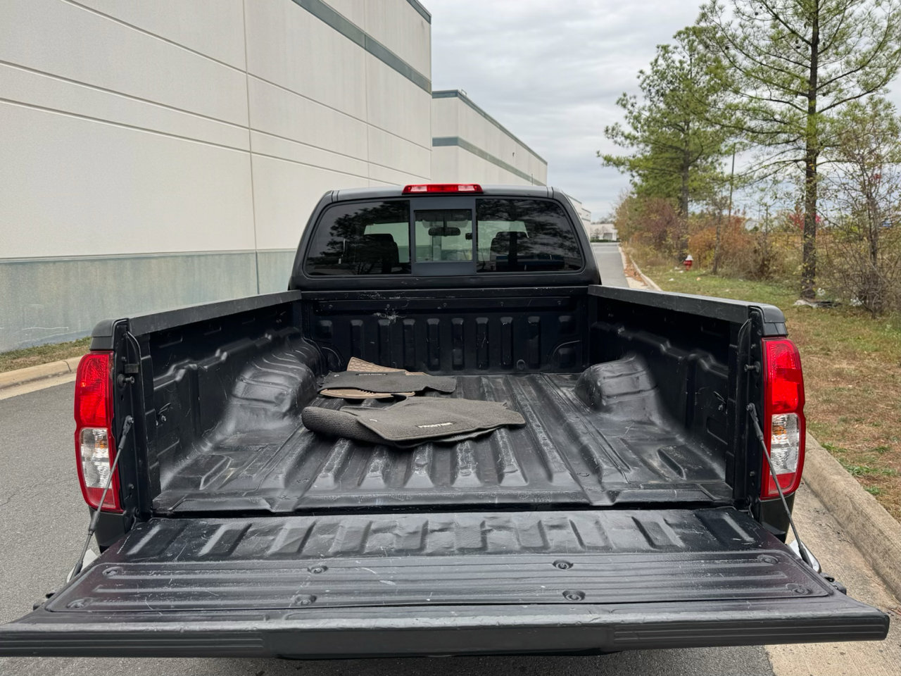 Used 2012 Nissan Frontier SV image 35