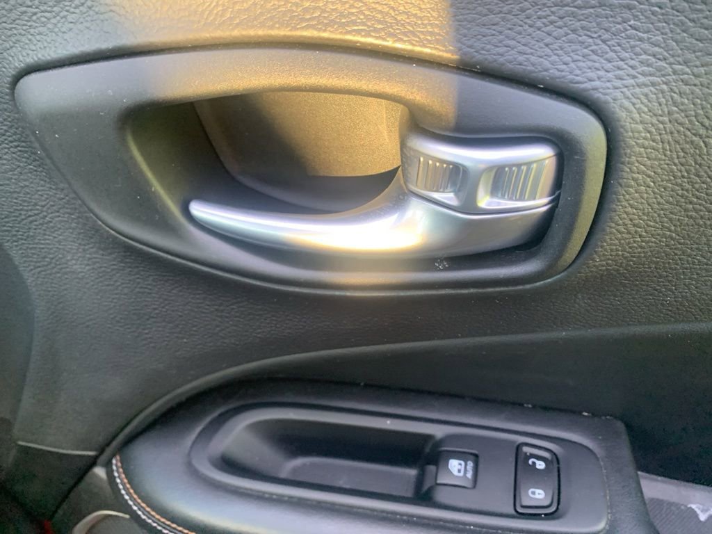 Used 2018 Jeep Compass Latitude w/ Popular Equipment Group image 28