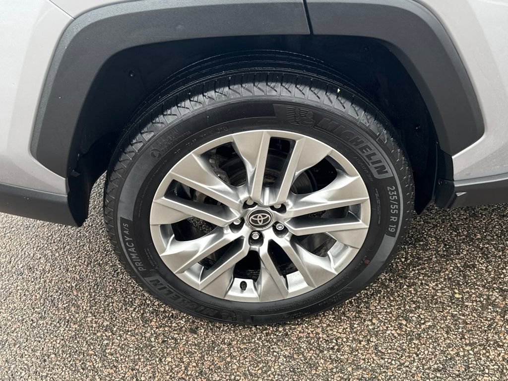 Used 2023 Toyota RAV4 XLE Premium image 41