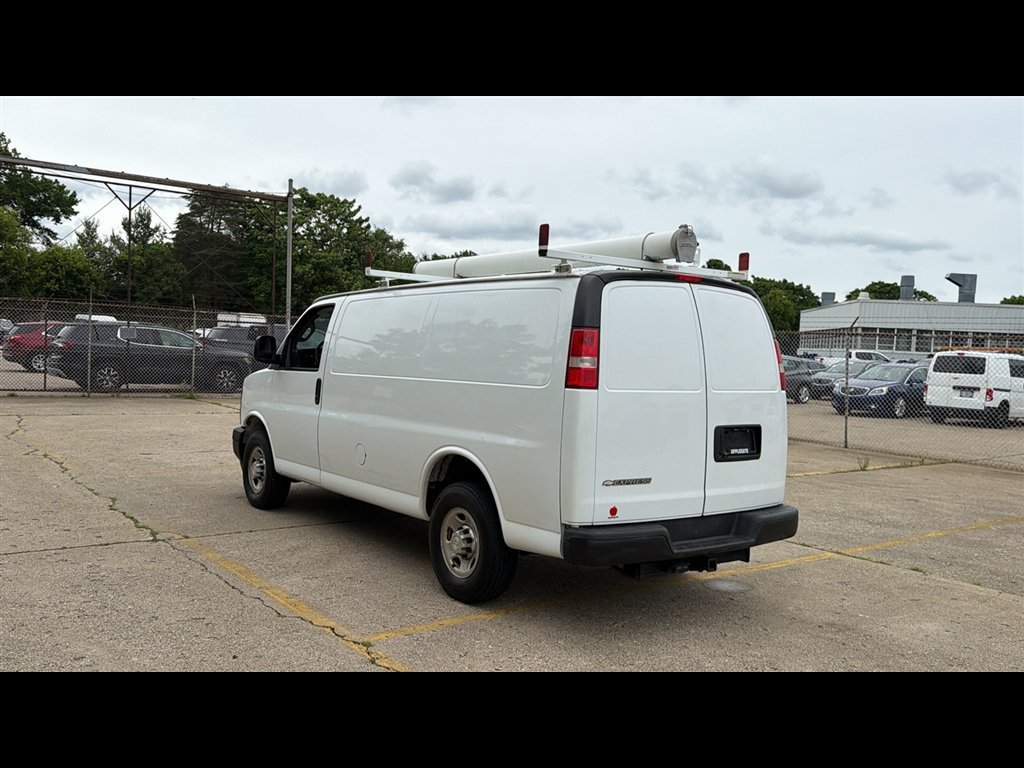 Used 2017 Chevrolet Express 2500 RWD image 4