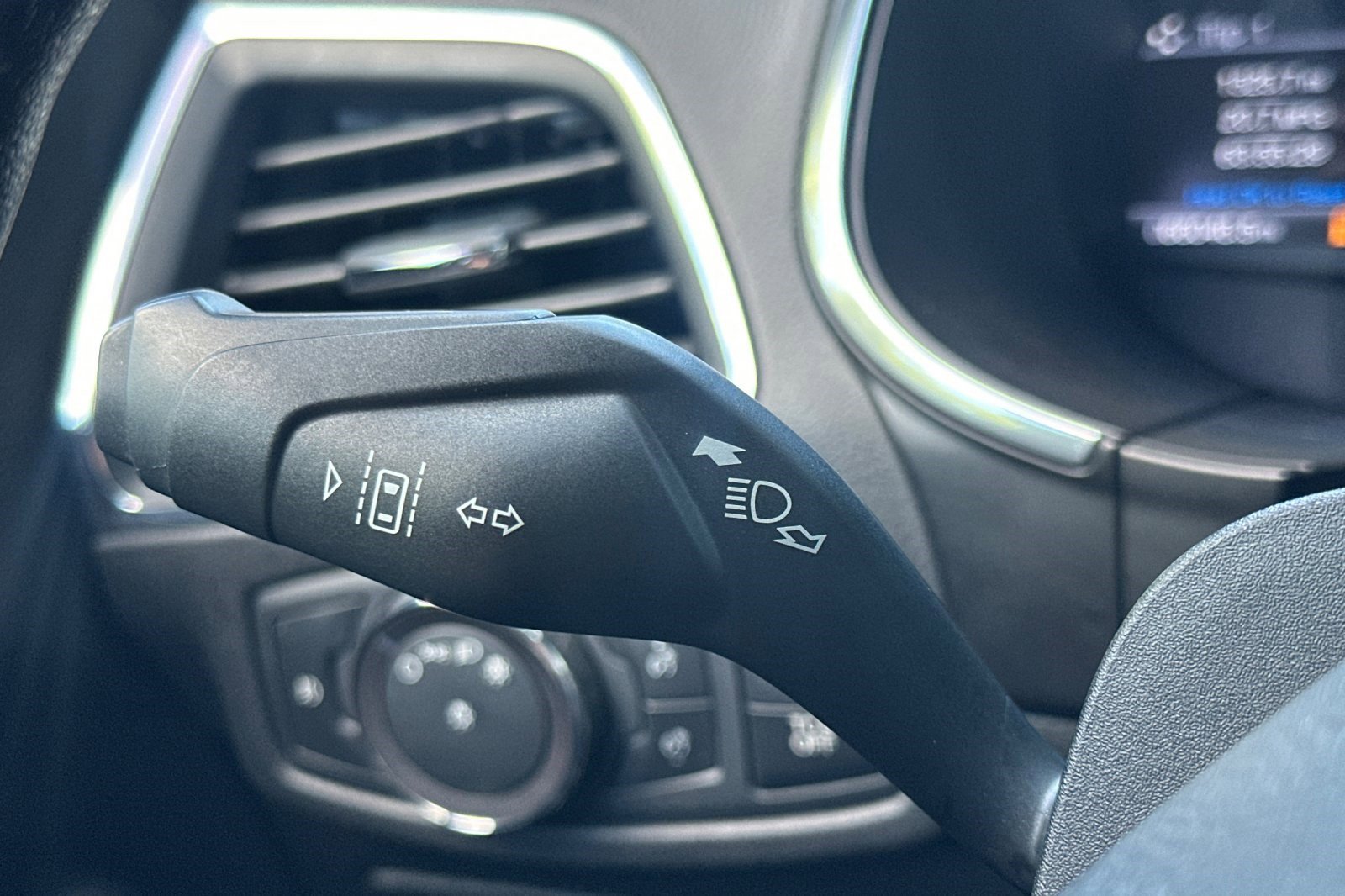 Used 2019 Ford Edge Titanium image 33