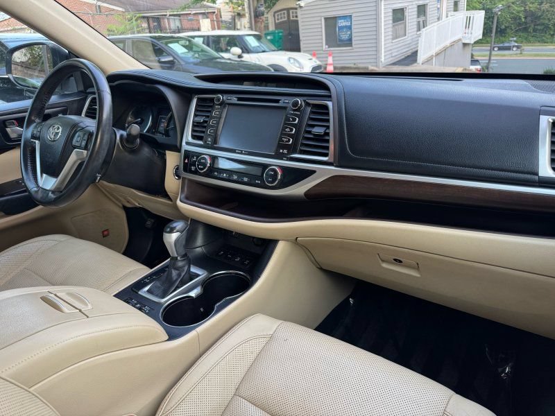 Used 2014 Toyota Highlander Limited AWD/4WD image 15