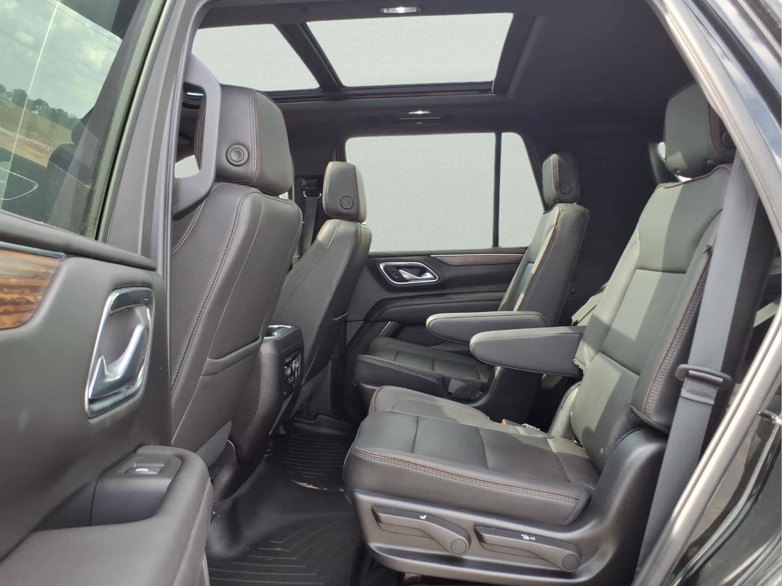 Used 2023 Chevrolet Tahoe High Country AWD/4WD image 11