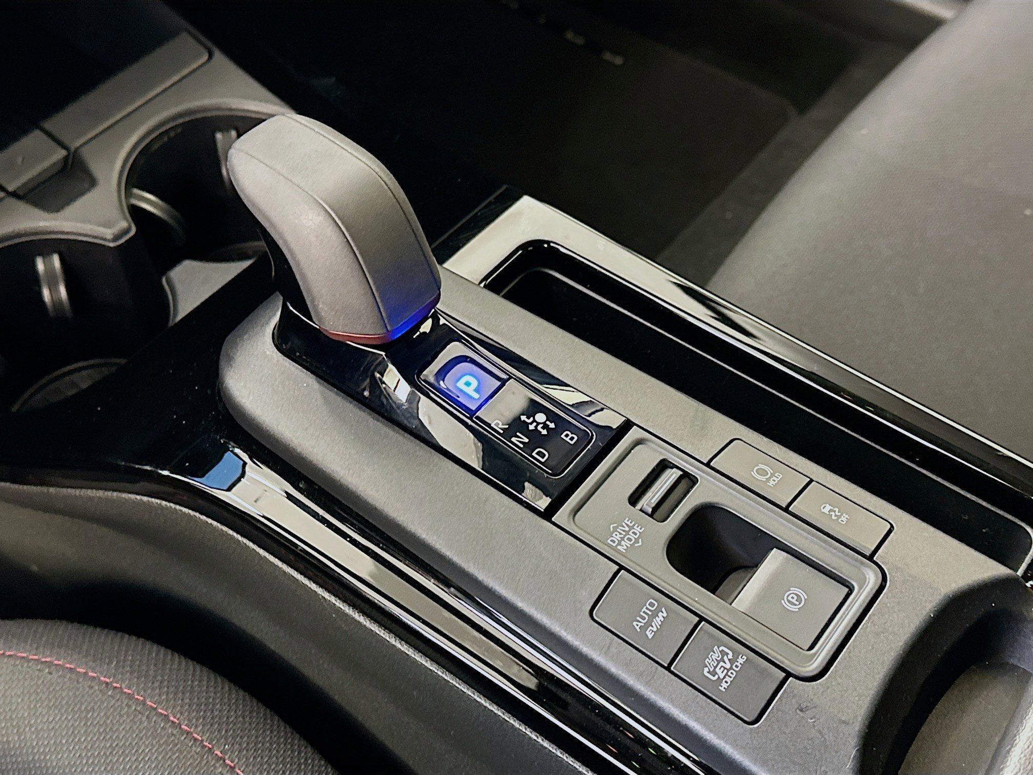 Used 2025 Toyota Prius Plug-In Hybrid image 25