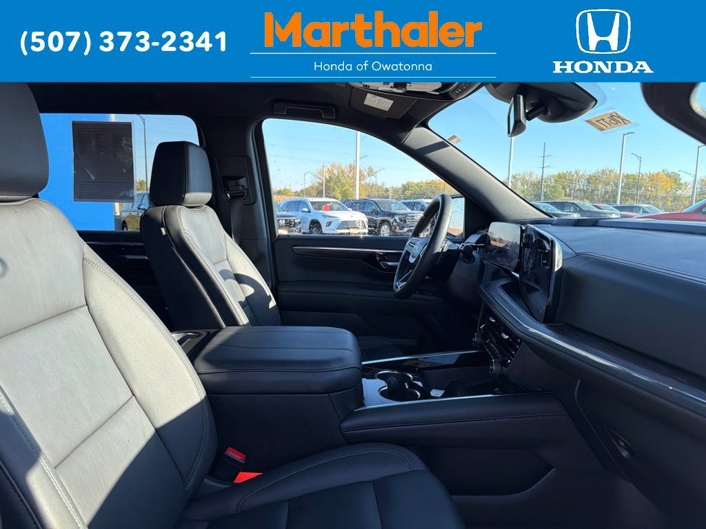 Used 2026 Chevrolet Suburban LT w/ Comfort Package AWD/4WD image 19