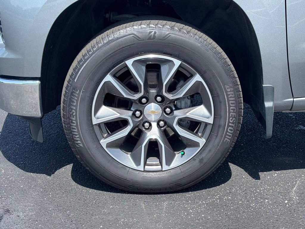 Used 2024 Chevrolet Silverado 1500 LT AWD/4WD image 11