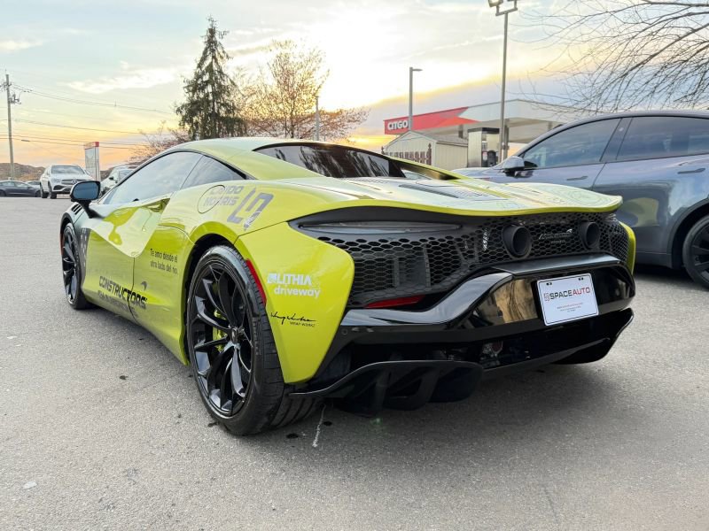 Used 2023 McLaren Artura image 8