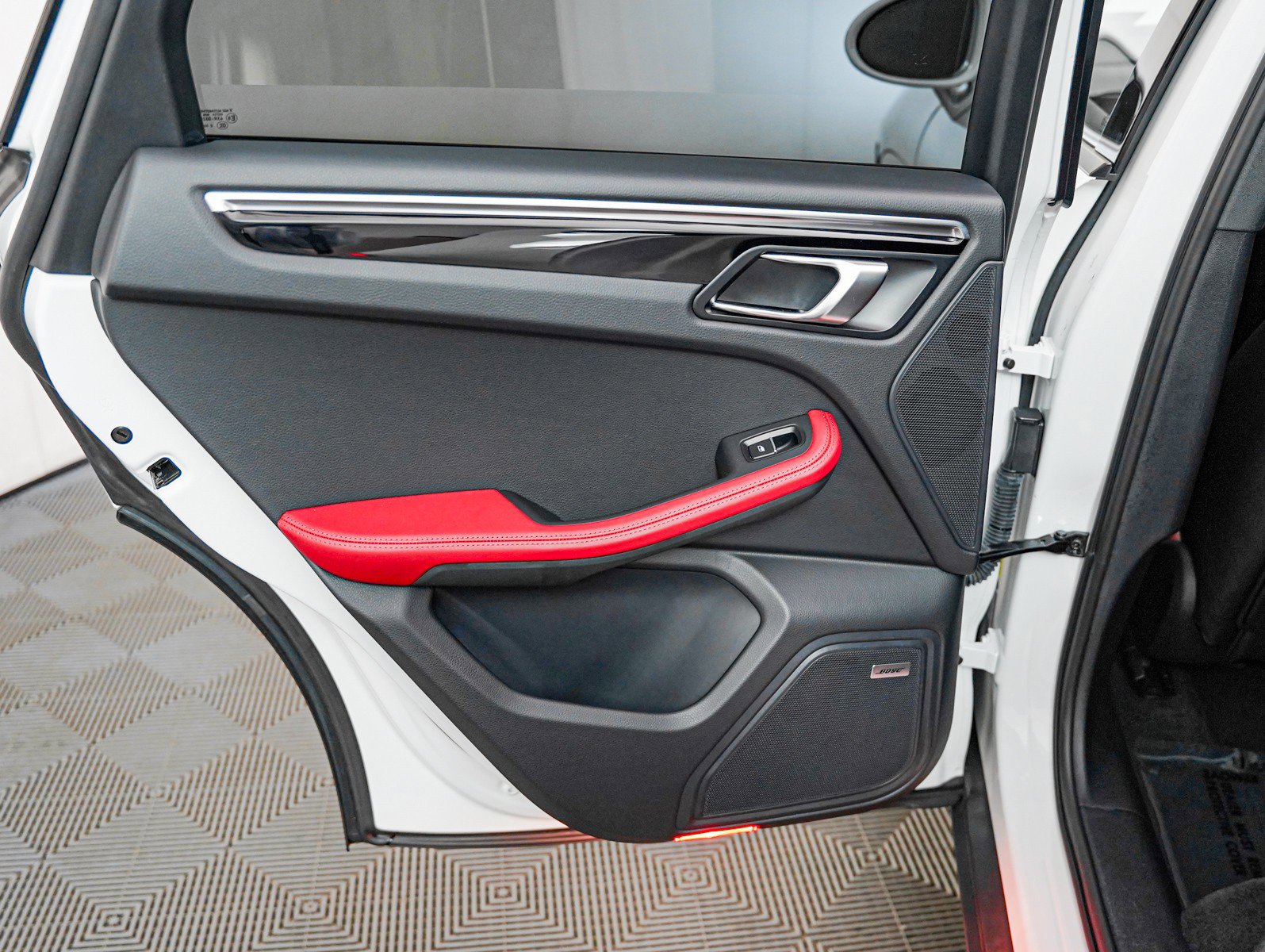 Certified 2024 Porsche Macan image 27