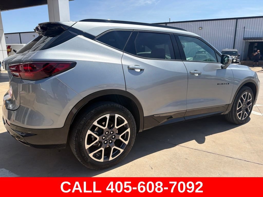 Used 2025 Chevrolet Blazer RS FWD image 3