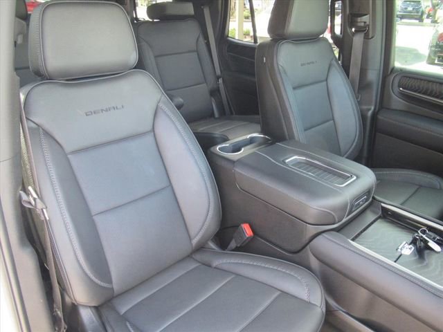 Used 2024 GMC Yukon Denali image 9