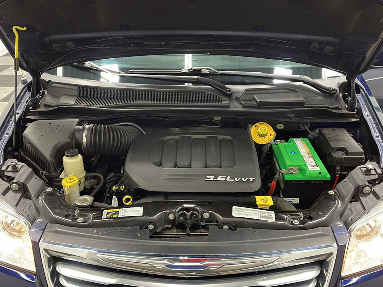 Used 2015 Chrysler Town & Country Touring FWD image 25