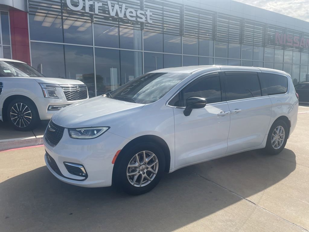 Used 2024 Chrysler Pacifica Touring FWD image 1