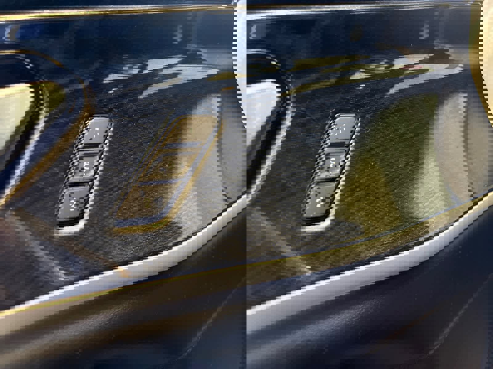 Used 2022 Jeep Grand Cherokee Trailhawk w/ Luxury Tech Group III image 27