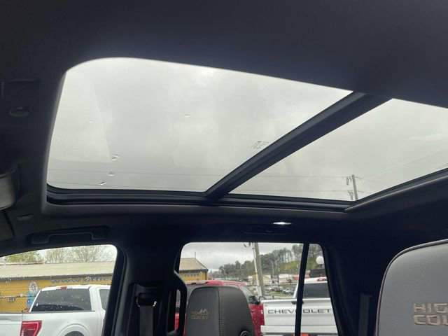 Used 2021 Chevrolet Tahoe High Country w/ Premium Package image 17