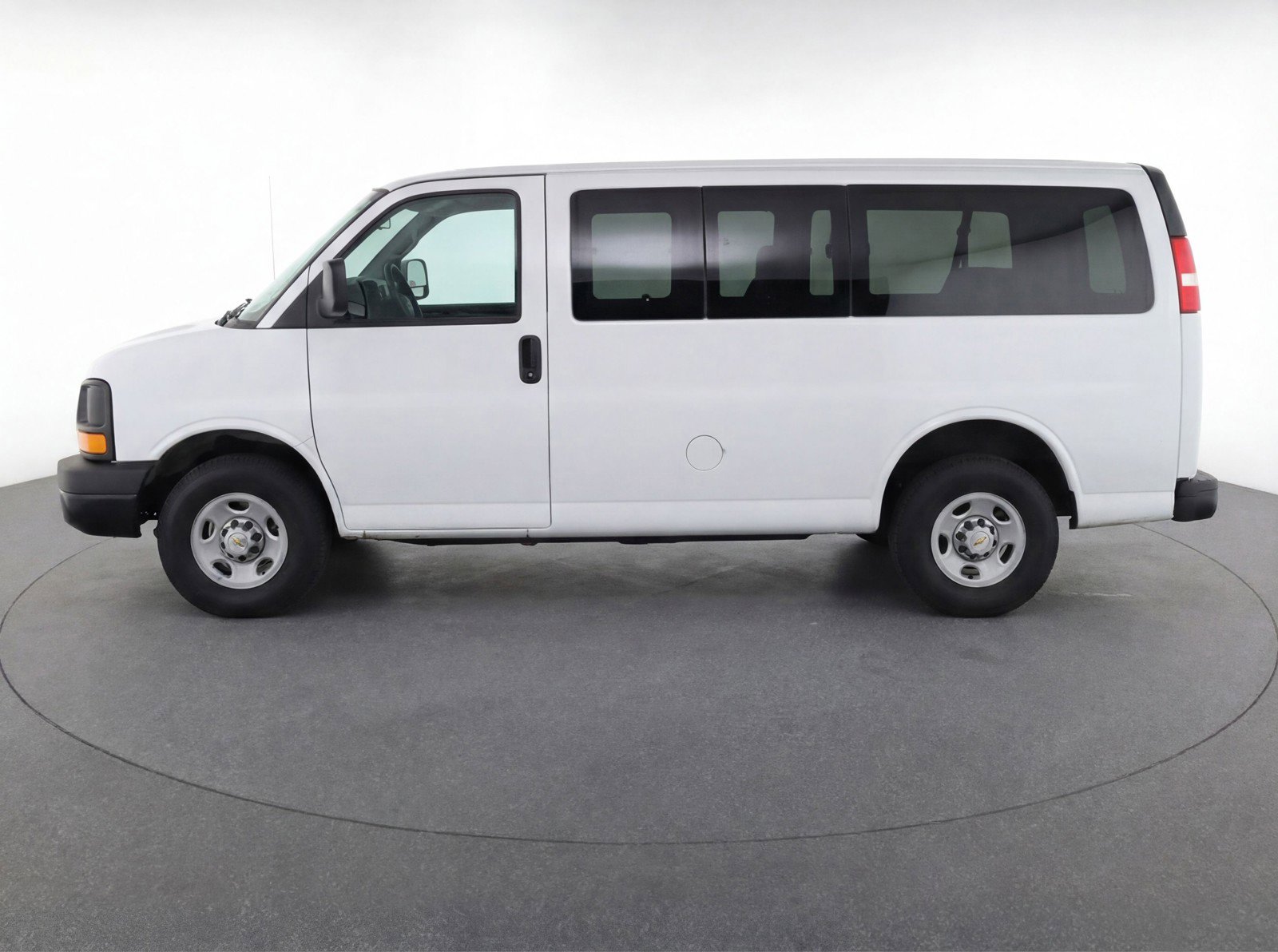 Used 2025 Chevrolet Express 3500 LT w/ LT Preferred Equipment Group image 5