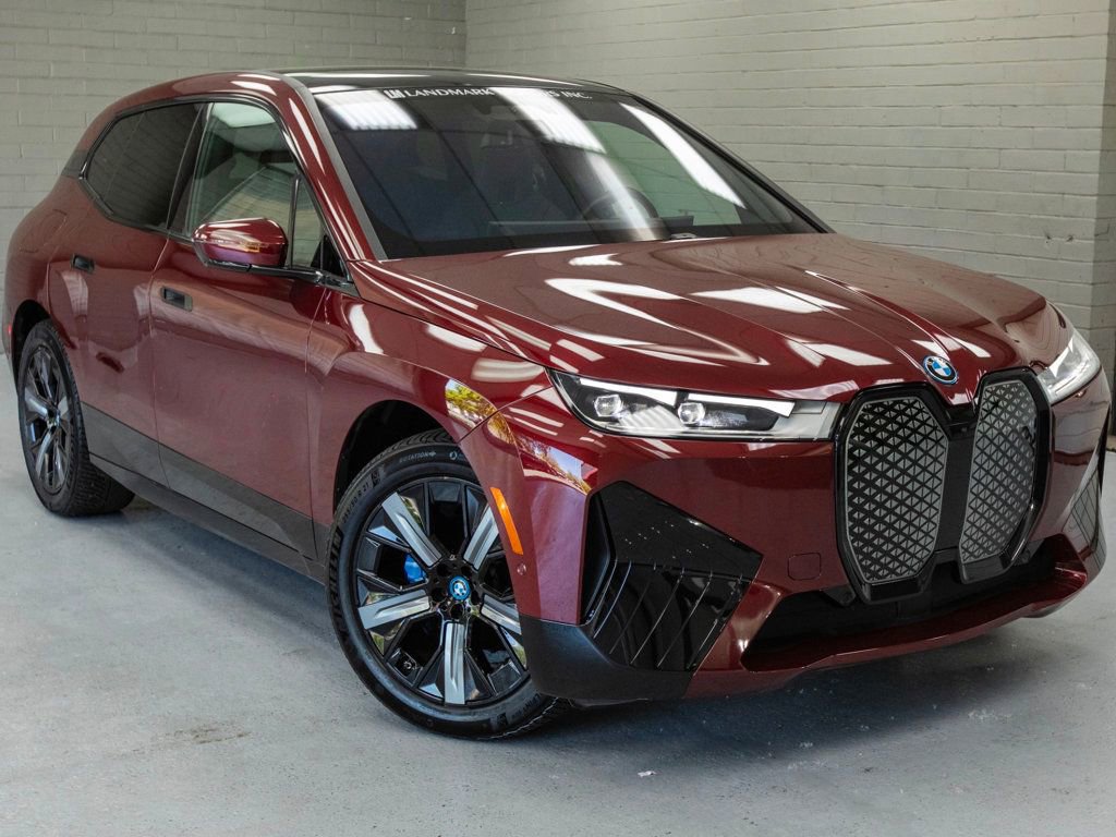 Used 2024 BMW iX xDrive50 w/ Sport Package AWD/4WD image 6