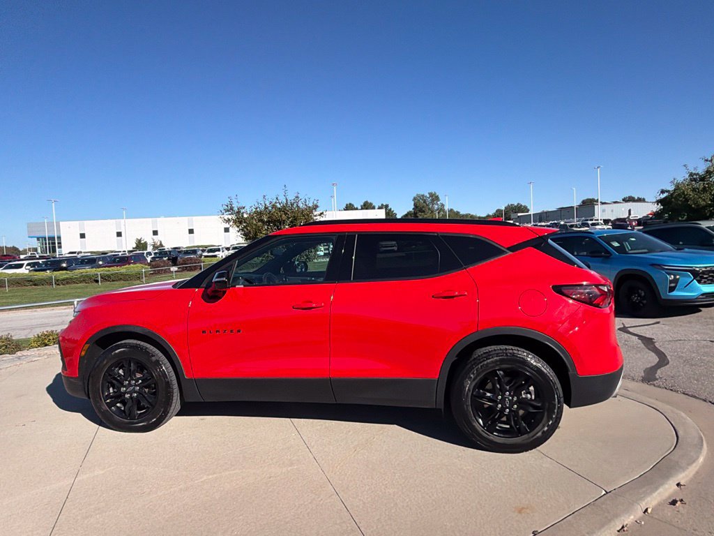Used 2021 Chevrolet Blazer LT w/ Sound & Technology Package FWD image 5