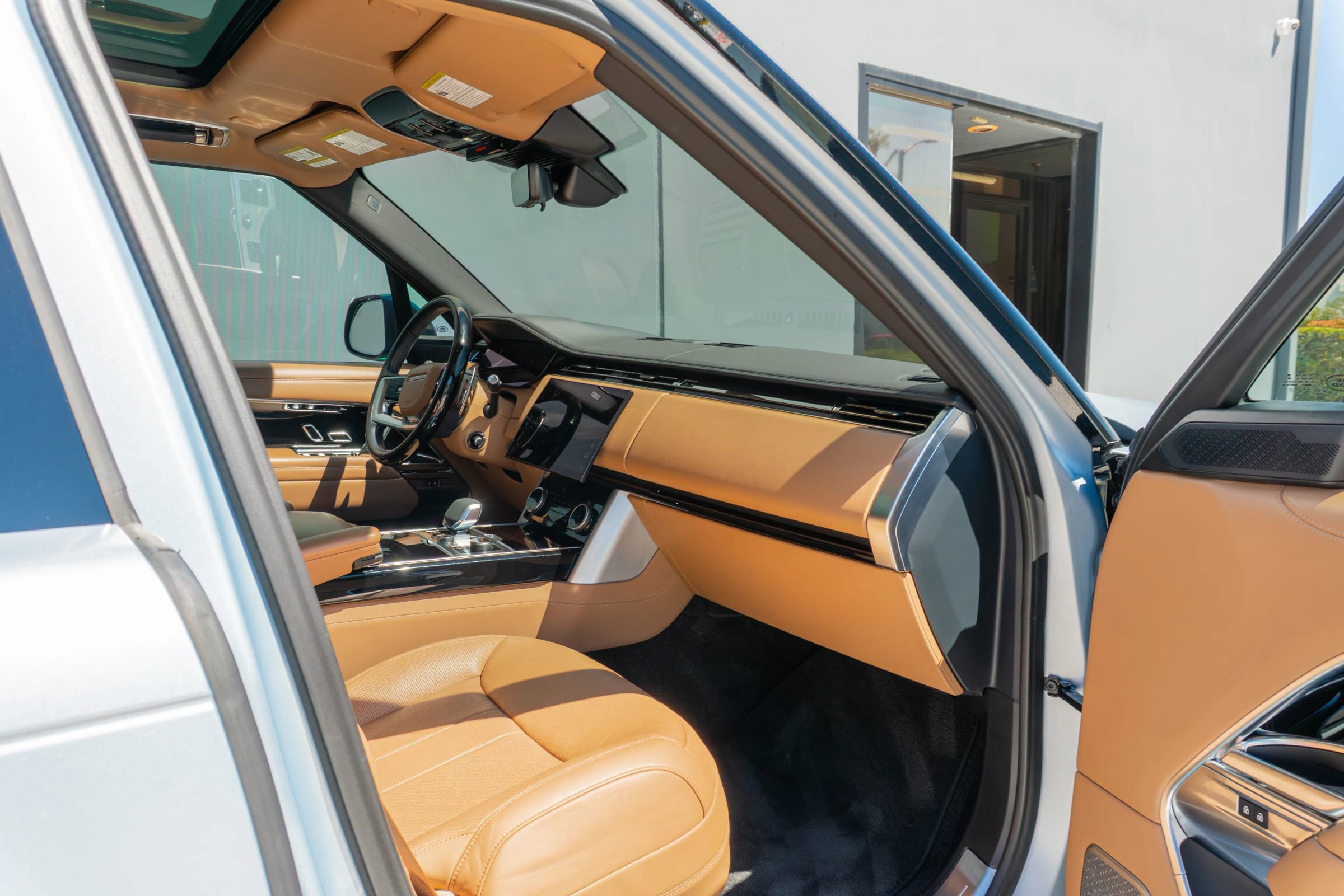 Used 2023 Land Rover Range Rover Autobiography image 61