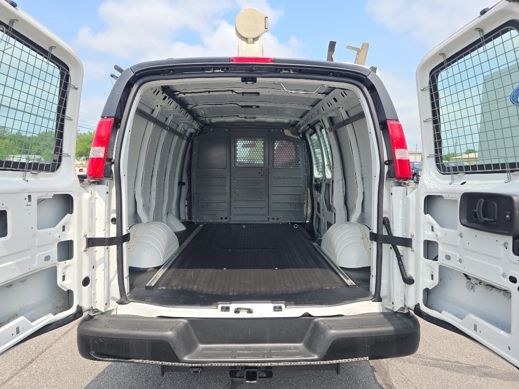 Used 2015 Chevrolet Express 2500 RWD image 11
