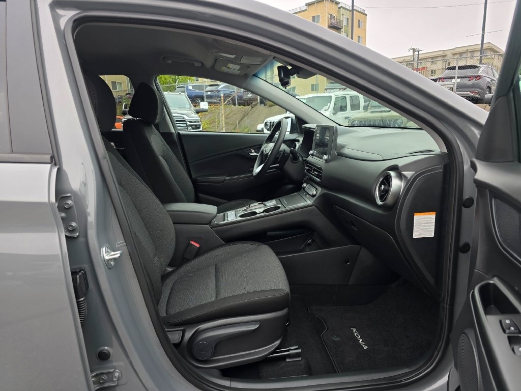 Used 2023 Hyundai Kona SE FWD image 11