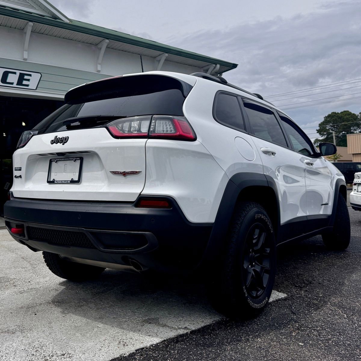 Used 2019 Jeep Cherokee Trailhawk w/ Comfort/Convenience Group AWD/4WD image 4