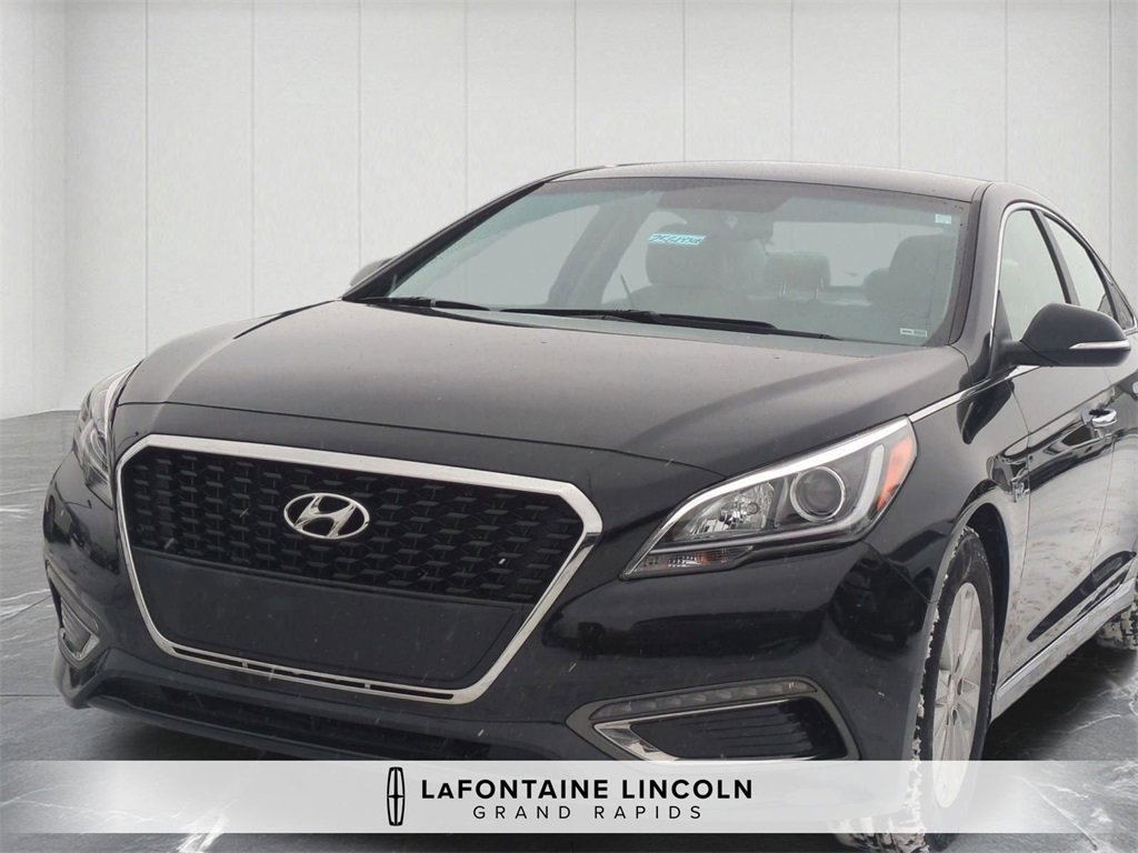 Used 2016 Hyundai Sonata SE image 1