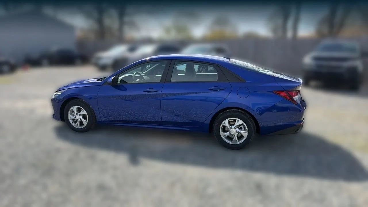Used 2023 Hyundai Elantra SE FWD image 5