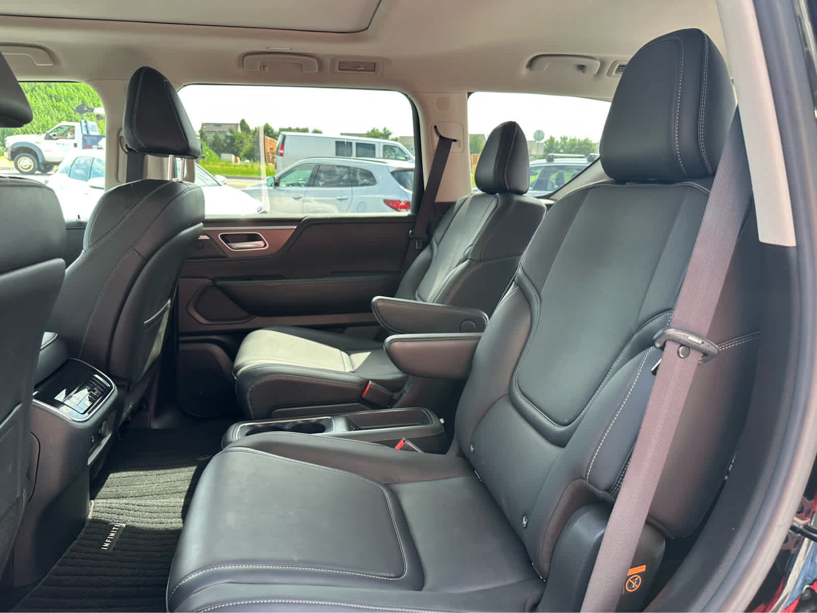 Used 2025 INFINITI QX80 Pure w/ Cargo Package AWD/4WD image 11