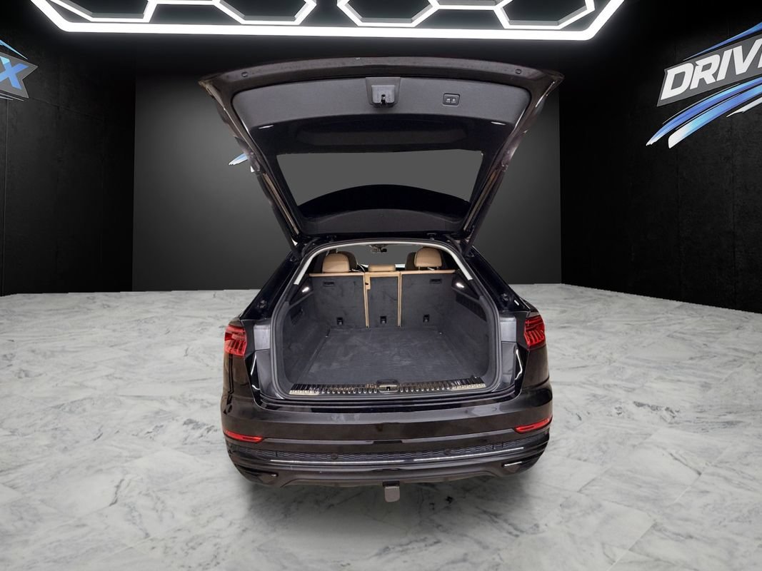 Used 2019 Audi Q8 Prestige w/ Luxury Package AWD/4WD image 11