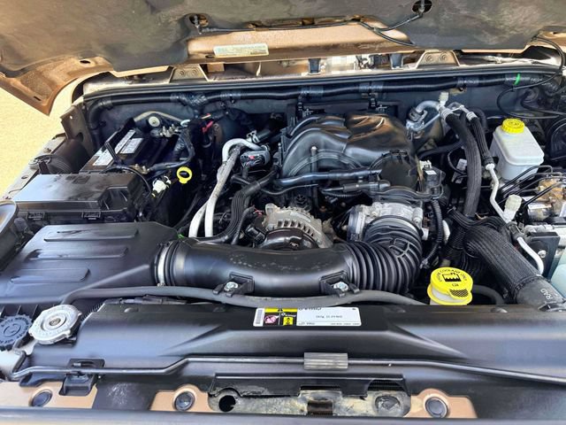 Used 2015 Jeep Wrangler Sahara w/ Connectivity Group AWD/4WD image 14