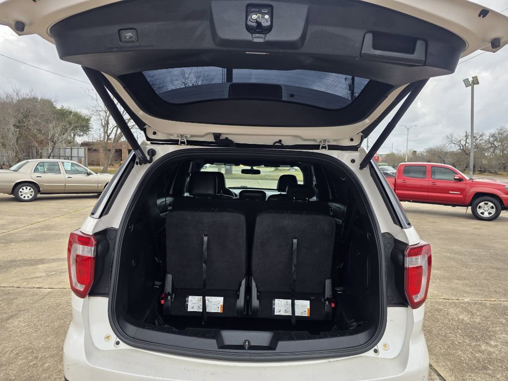 Used 2017 Ford Explorer XLT w/ Equipment Group 202A image 26